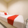Отель RedDoorz Near Ambon Plaza, фото 9