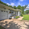 Отель Charming Country Cottage: 5 Mi to Downtown Tulsa!, фото 1