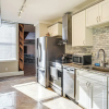 Отель Roomy Troy Apt, Walk to Downtown & Waterfront!, фото 15