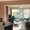 Отель Apt Golfe Juan - 5min des plages - Parking privée - Piscine Rooftop, фото 10
