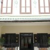 Отель Heeren Palm Suites в Malacca