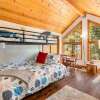 Отель Creekside Cabin on St Bernard by Tahoe Mountain Properties, фото 13