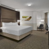 Отель Delta Hotels by Marriott Edmonton Centre Suites, фото 3