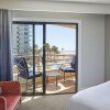 Отель The Waterfront Beach Resort, A Hilton Hotel, фото 42