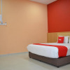 Отель OYO 89691 Hotel Puteri Miqaila, фото 2