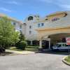 Отель La Quinta Inn & Suites by Wyndham Islip - MacArthur Airport в Боэмии