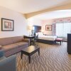 Отель La Quinta Inn & Suites by Wyndham Glen Rose, фото 12