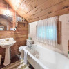 Отель Twin Creeks, 4 Bedrooms, Sleeps 14, Rustic Lodge, Hot Tub, Pool Table, фото 16