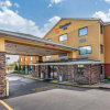 Отель Comfort Inn West, фото 1