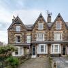 Отель Perfectly Located 4 Storey Townhouse With 2 Parking Spaces In Central Harrogate, фото 17