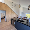 Отель Stunning Lakeview QT Holiday House, фото 7