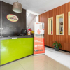 Отель Hasanah Guesthouse by RedDoorz, фото 2