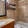 Отель La Quinta Inn & Suites by Wyndham Chicago - Lake Shore, фото 10