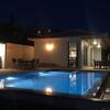 Отель Villa Pinheira IV -Heated swimming pool and jacuzzi, фото 13