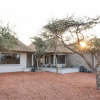 Отель Villa Appelblaar Luxury 4 Bedroom Villa Home in the South African Bush, фото 1