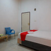 Отель RedDoorz near Betoambari Airport Bau Bau, фото 6