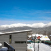 Отель Modern Ski Chalet, 10mins to Skiing, Hot Tub & Mountain Views, фото 1