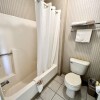 Отель Court Plaza Inn & Suites, фото 10