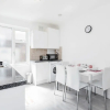 Отель Charming 3-bed Apartment in Romford, фото 18