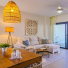 Отель Modern and Spacious Condo Steps From the Beach, фото 15