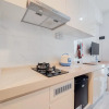 Отель Cozy Living And Tidy Studio Sky House Bsd Apartment, фото 4