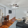 Отель Modern 2br - Steps to Main St. & Parking Avail., фото 5