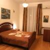 Отель Lovely 2 Bedroom Apartment Near Center, фото 12