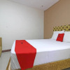 Отель RedDoorz near UNS Solo, фото 4