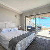 Отель The Aqua - Sleeps 4 - Patio & Sea Views, фото 2