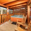 Отель Sweet Surrender - One Bedroom Cabin, фото 21