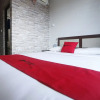 Отель RedDoorz Plus @ Tanjung Uncang Batam, фото 24