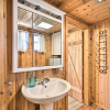 Отель Chincoteague House w/ Enclosed Porch + Deck, фото 12