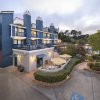 Отель Mariposa Inn & Suites в Монтерее
