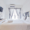 Отель Cozy Style Studio Room At High Floor Sky House Bsd Apartment, фото 2