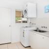 Отель 11 Dalmor Court, Coolum Beach - Pet Friendly, Linen Supplied, 500 BOND, фото 2