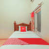 Отель OYO 3715 Ndalem Jogja Cupuwatu Syariah, фото 13