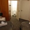 Отель 2 Bed Apartment B70 Off M6 With Free Parking, фото 4