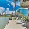 Отель Bayfront Tiki Island W /boat Slip & Deck! 3 Bedroom Home, фото 6
