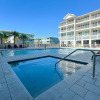 Отель Charming 2bd/1.5ba Beachfront Condo w/ Pool View, фото 17