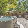 Отель Cozy Cabin Between Gatlinburg & Pigeon Forge W/ Hot Tub 1 Bedroom Cabin by Redawning, фото 15