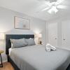 Отель Stylish 2BR Near UT Highland Evonify, фото 3