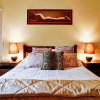 Отель Fabulous location in peaceful New Town cul-de-sac, фото 6