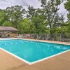 Отель Reeds Spring Retreat w/ Lakeview Deck + Grill, фото 13