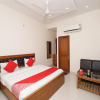Отель OYO 16599 Chandra Palace, фото 3