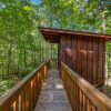 Отель Dancing Bears Cabin With hot tub Fireplace Creek, фото 11