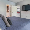 Отель 3rd-floor Space, Modern Decor, Recently Renovated, Overlooking Pool, фото 2