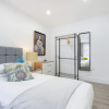 Отель Luxury 1 & 2 bed Apartment free parking, фото 6