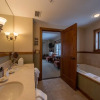Отель Large 3 Bedroom Bathroom In Mountaineer Square Condo - No Cleaning Fee! by RedAwning, фото 7