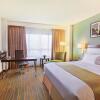 Отель Holiday Inn & Suites Makati, an IHG Hotel, фото 4