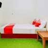 Отель OYO 90725 Zeevanna Guest House Syariah, фото 14